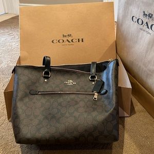 Coach Gallery Tote Brand New